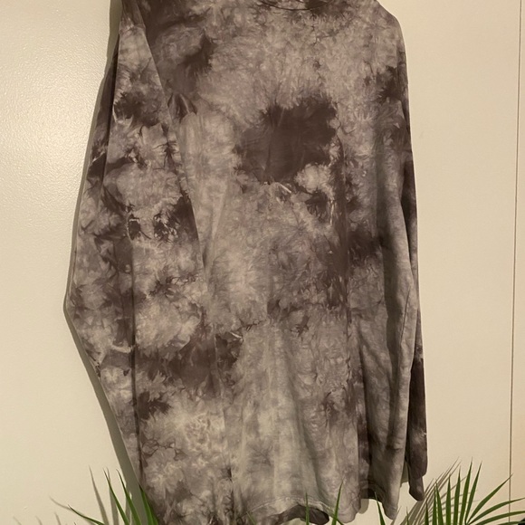 Paperbacks Long Sleeve - Picture 2 of 4